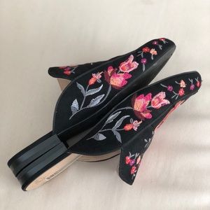 I.N.C  Gannie Mules, Size 5